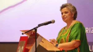 Beatriz Paredes presenta su libro en la UATx: Un legado vigente